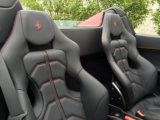 フェラーリ 458 スパイダー　座席・シート
