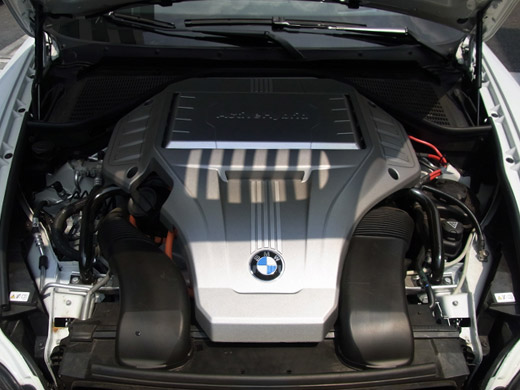 BMW X6 アクティブハイブリッド　エンジンルーム