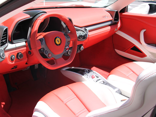 フェラーリ 458スパイダー　運転席・助手席