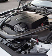 BMW M235i レーシング　エンジンルーム