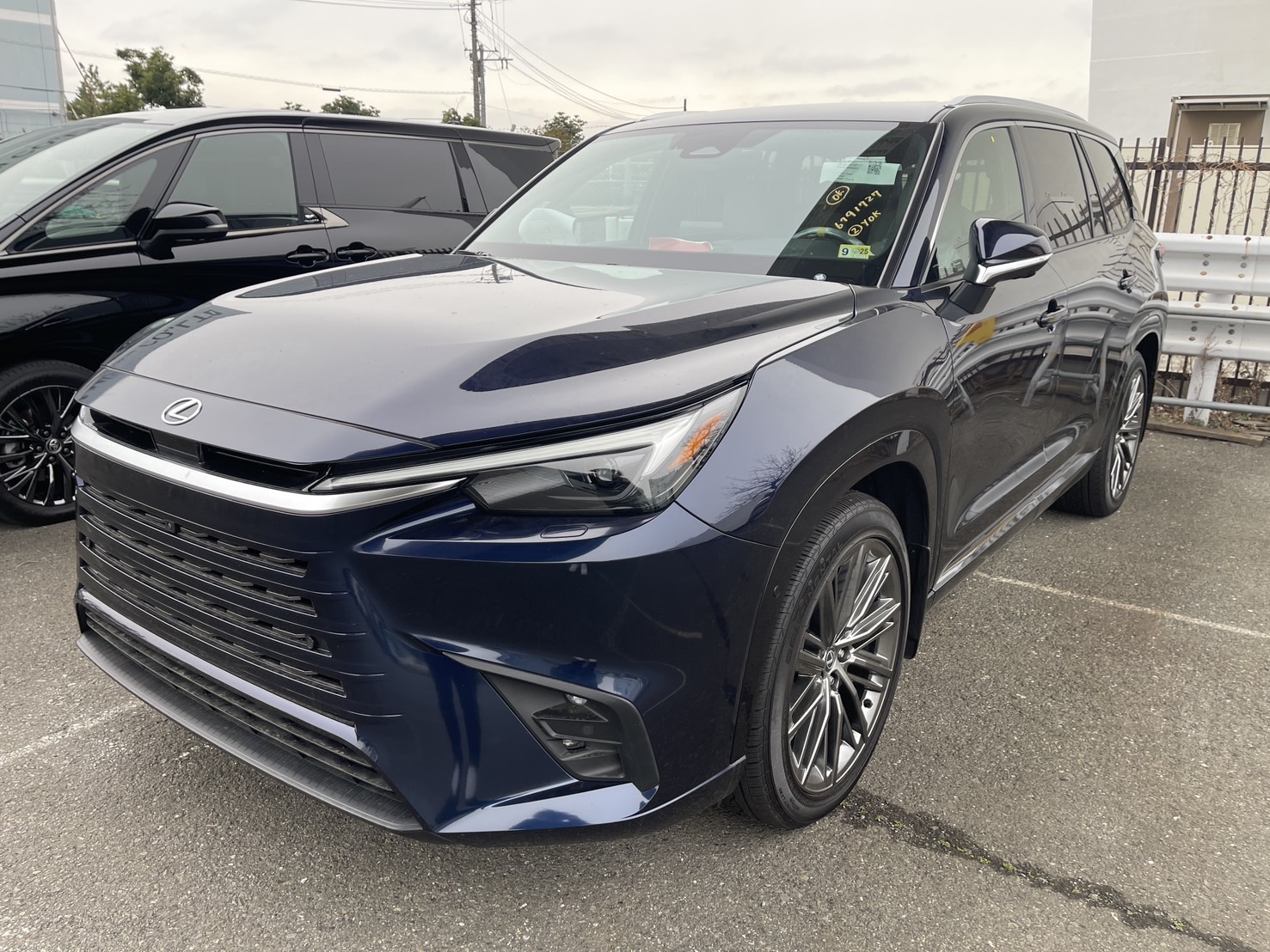 LEXUS TX 550h+